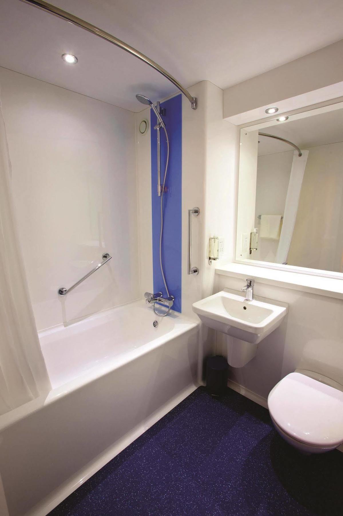 Travelodge Newcastle Central Bagian luar foto